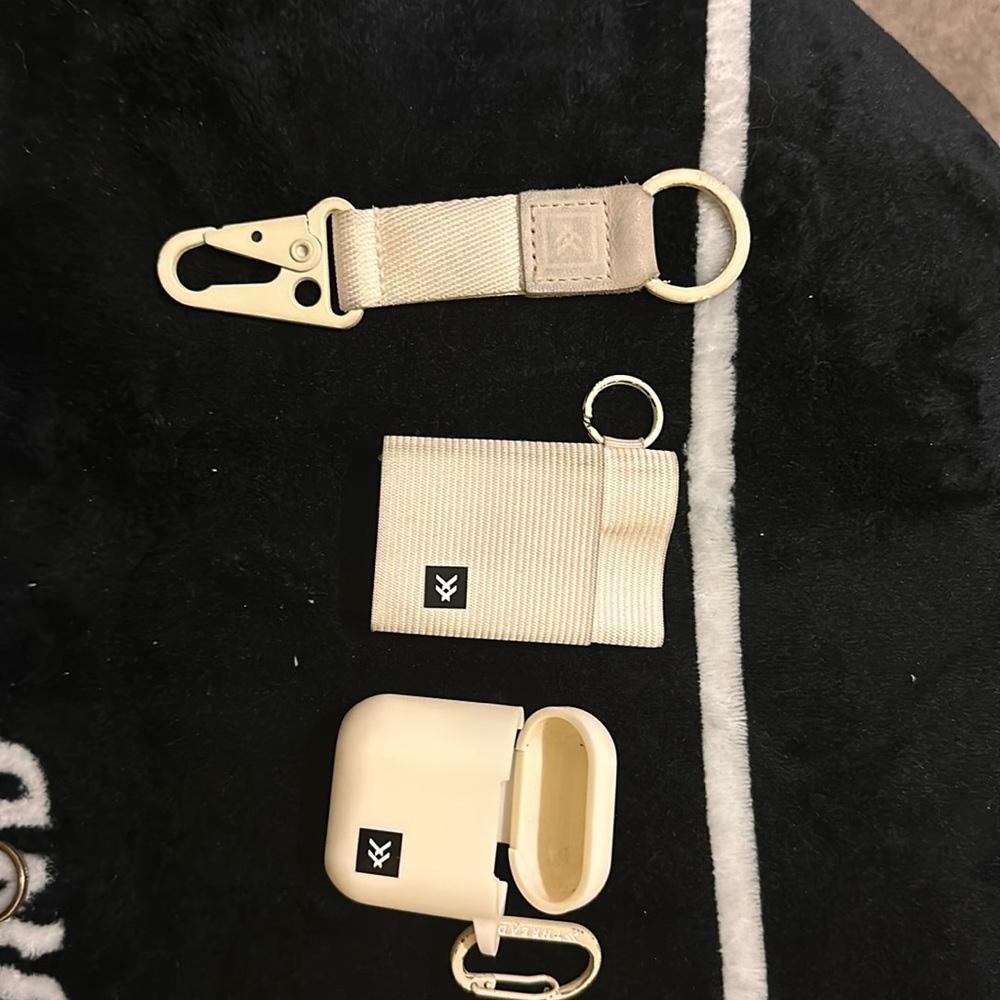 THREAD wallet , keychain, AirPod keychain. 3 piece set OFF-white color